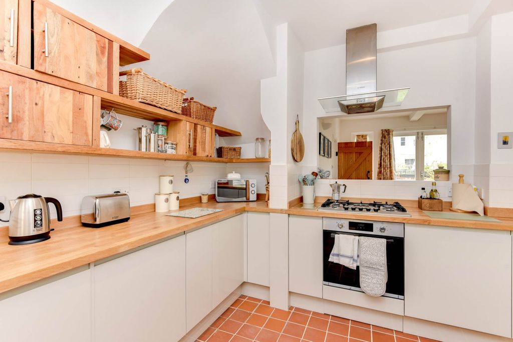 Property photo 3 of 36