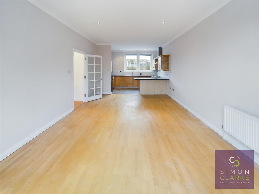 Property photo 3 of 14 Cam03369G0-Pr0210-Still015.Jpg