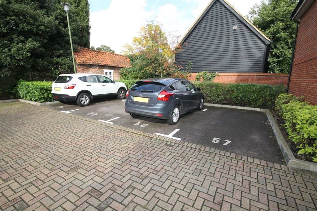 Property photo 3 of 12