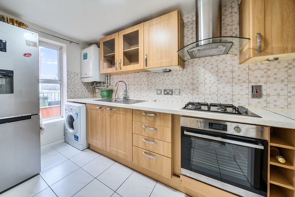 Property photo 3 of 20 Kitchen