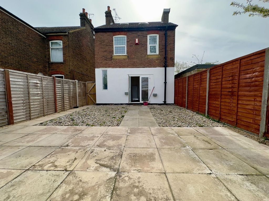 Property photo 1 of 13 Detached Family Home With Four Bedrooms To Rent In Leagrave Area Of Luton