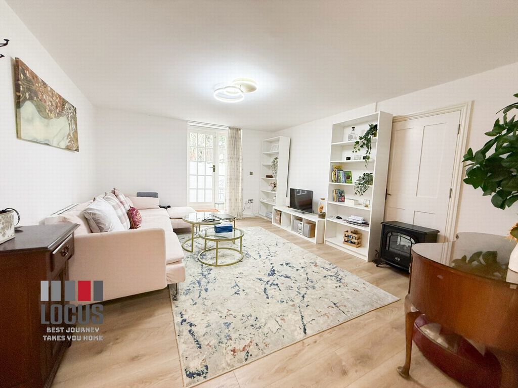 Property photo 1 of 14 Photo 9