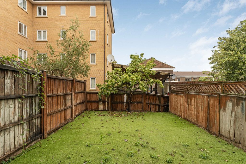 Property photo 3 of 8 Garden