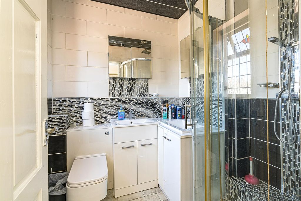Property photo 3 of 14 Shower Room