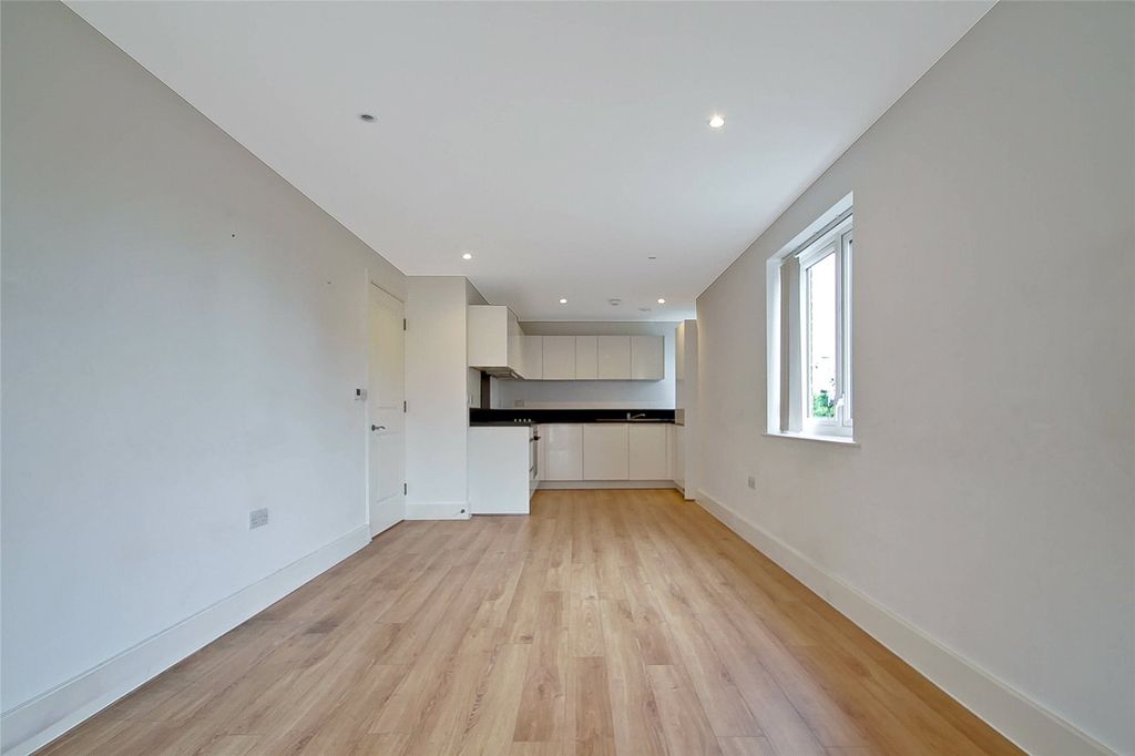 Property photo 2 of 11 Picture No. 12