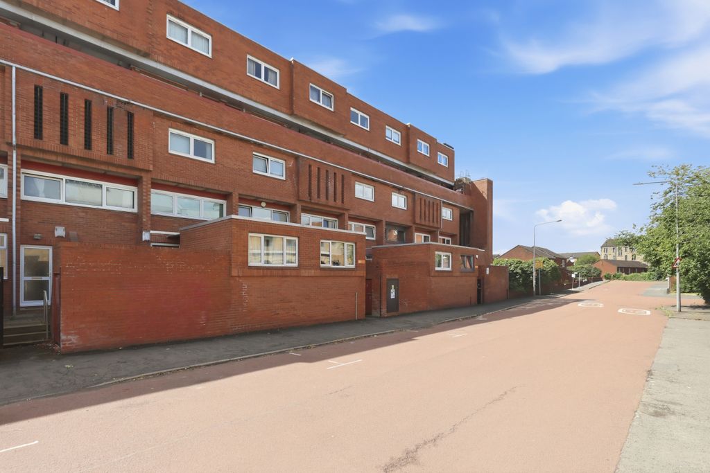 Property photo 1 of 33