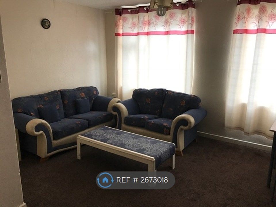 Property photo 2 of 10 Livingroom