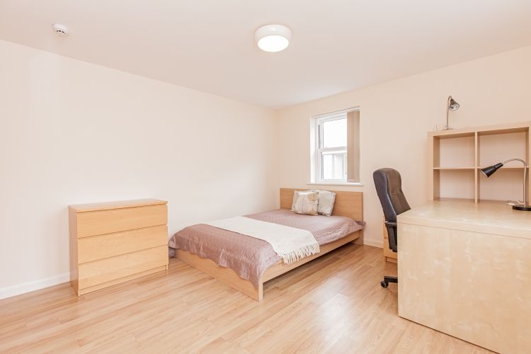 Property photo 2 of 7 Bedroom