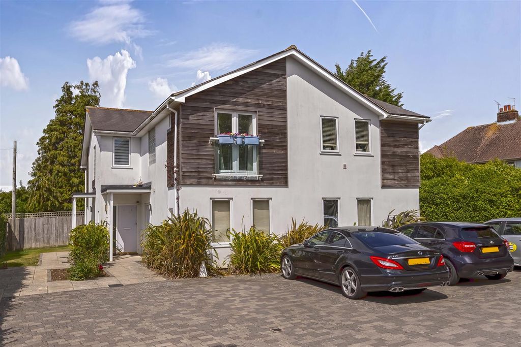 Property photo 1 of 15 St Richards House_19.Jpg