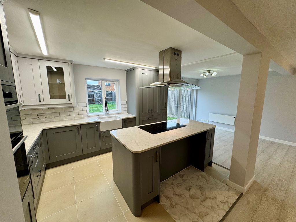 Property photo 1 of 12 Kitchen