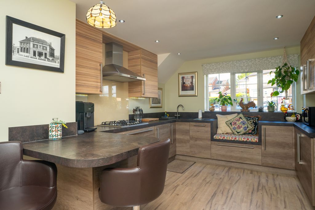 Property photo 3 of 23 Kitchen