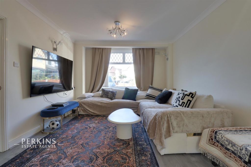 Property photo 1 of 12 Living.Jpg