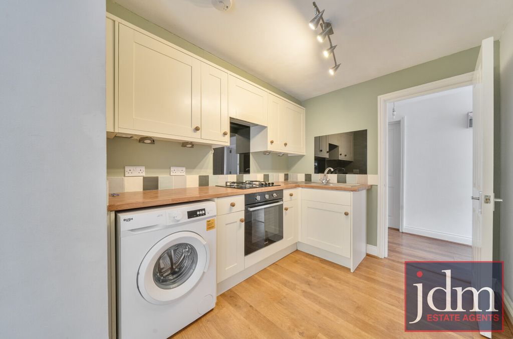 Property photo 3 of 8 Kitchen