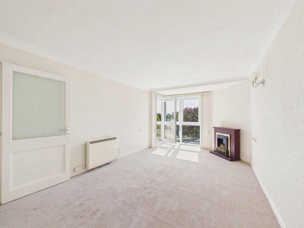 Property photo 3 of 16 Living Room