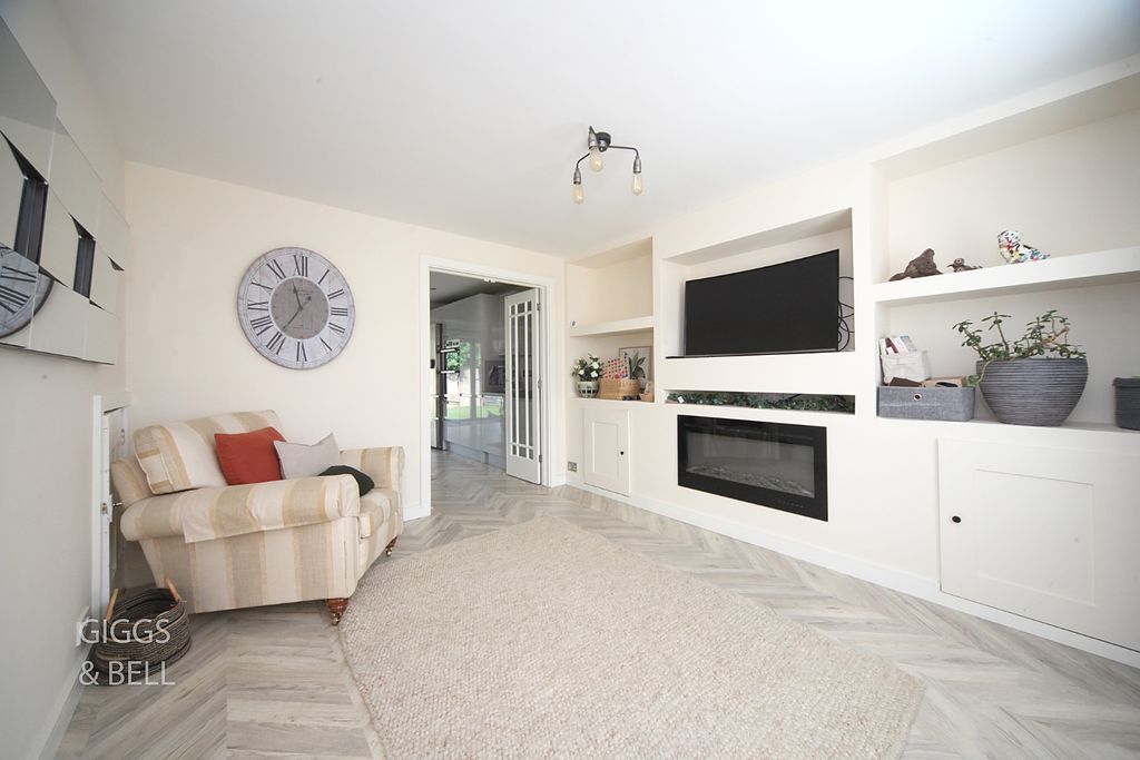 Property photo 2 of 23 5234101