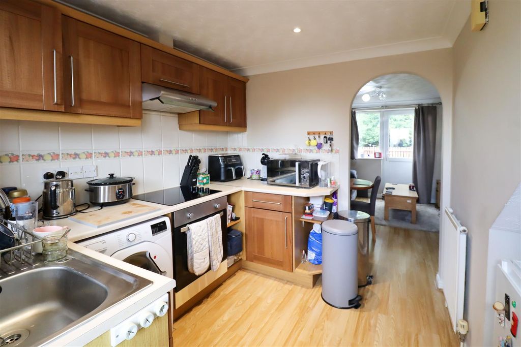Property photo 2 of 8 Kitchen 2.Jpg