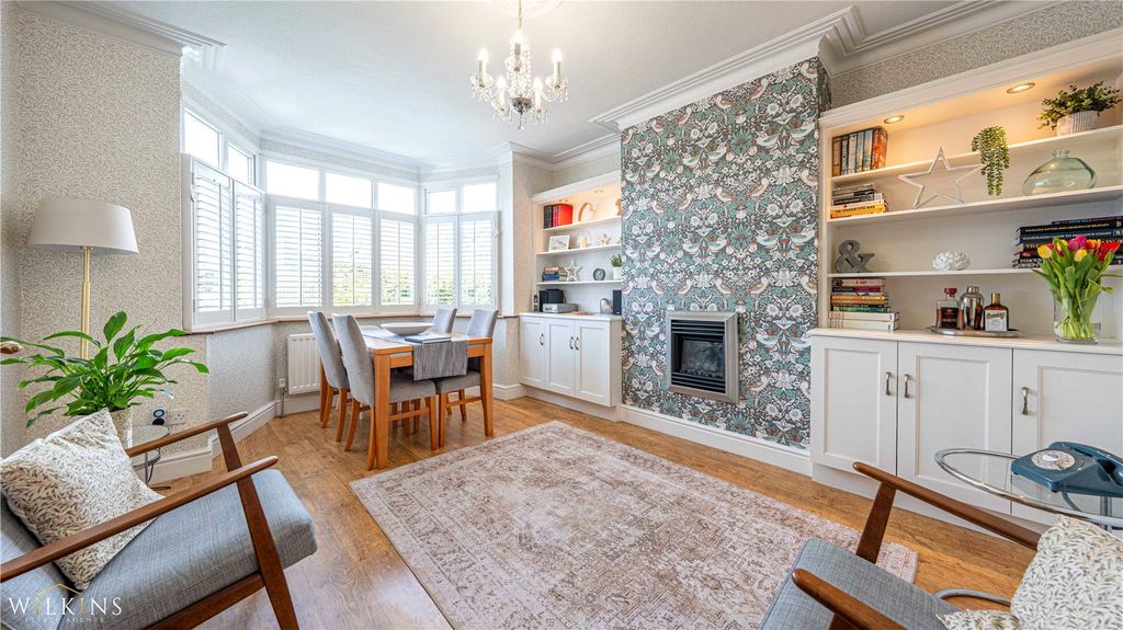 Property photo 2 of 37 Picture No. 32