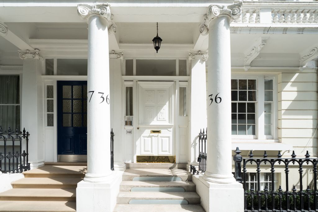 Property photo 2 of 10 Entrance