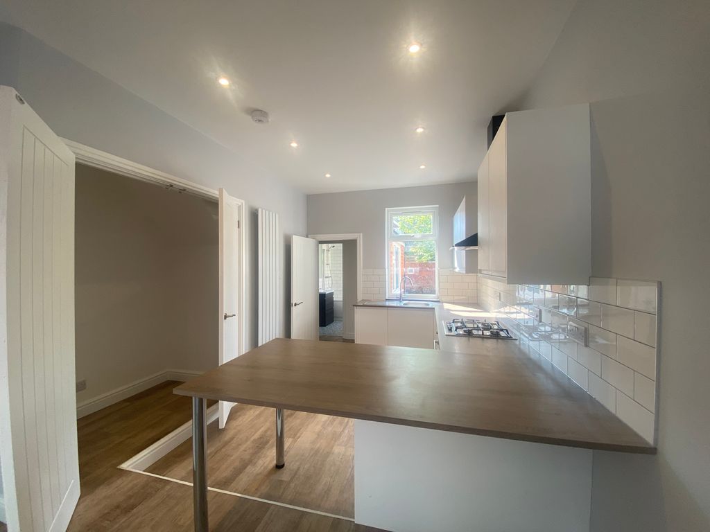 Property photo 2 of 16 Bright And Airy