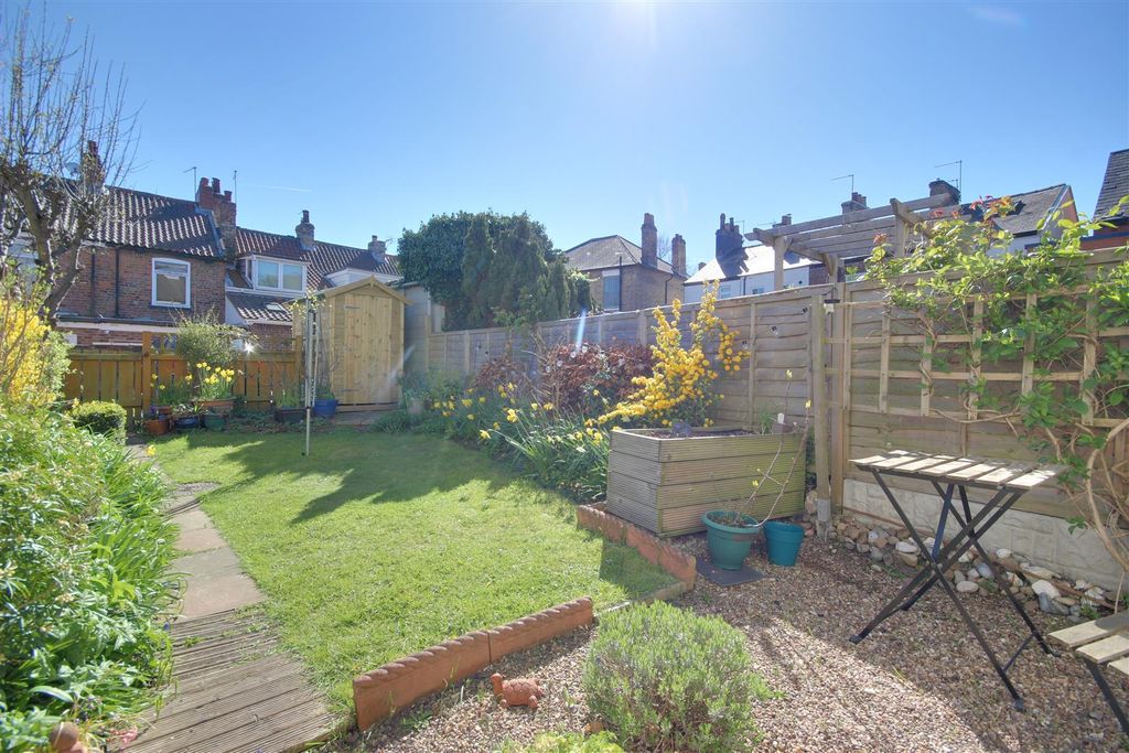 Property photo 2 of 9 Outside