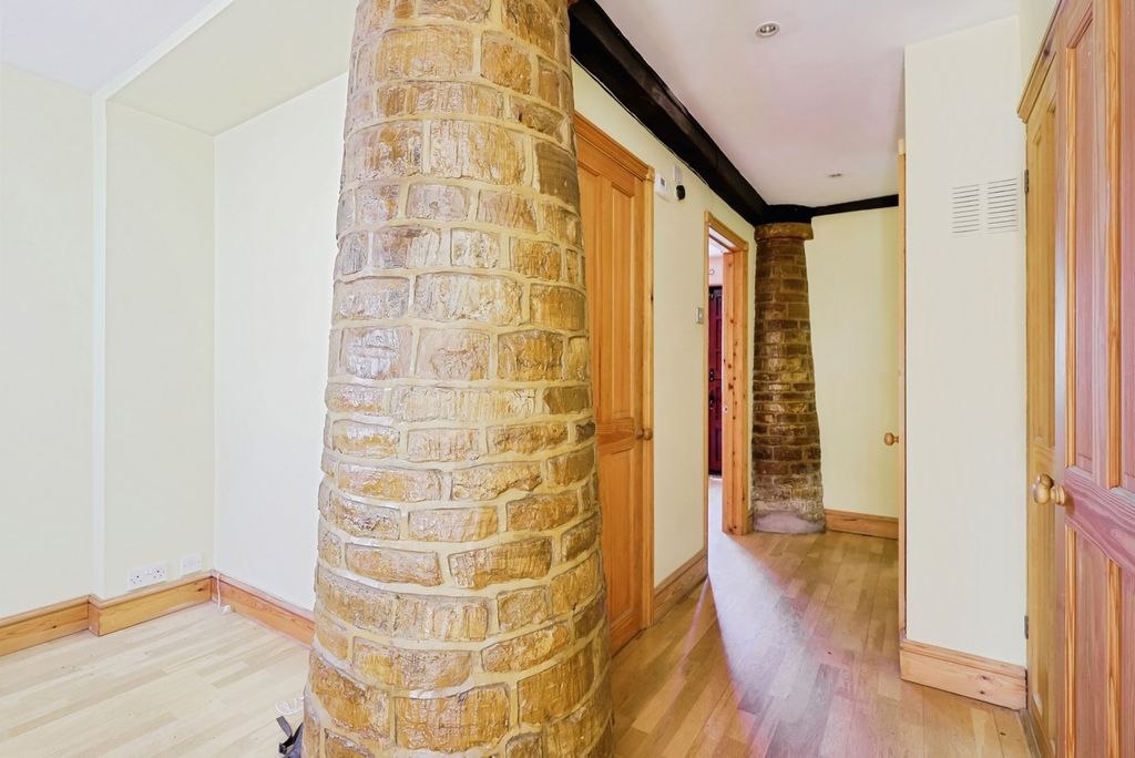 Property photo 2 of 11 Photo