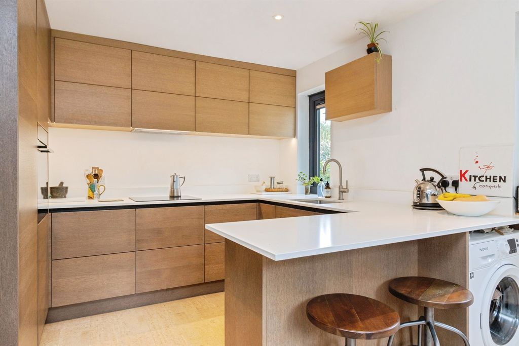 Property photo 3 of 28