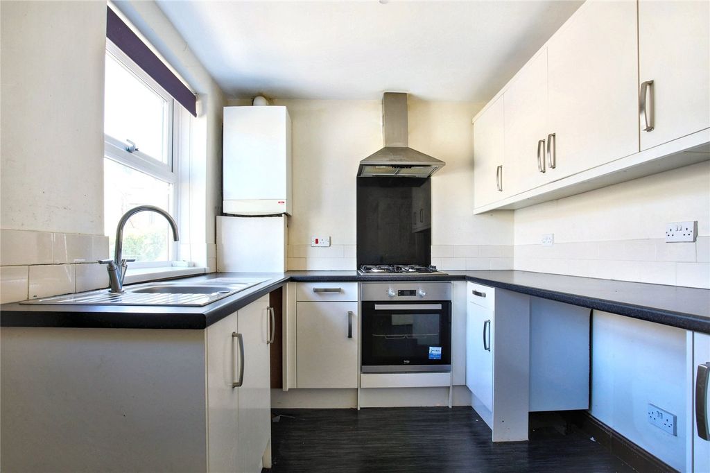 Property photo 3 of 8 Kitchen