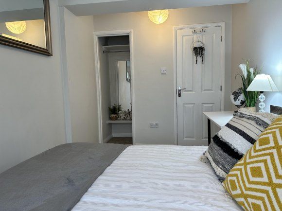 Property photo 1 of 18 Bedroom