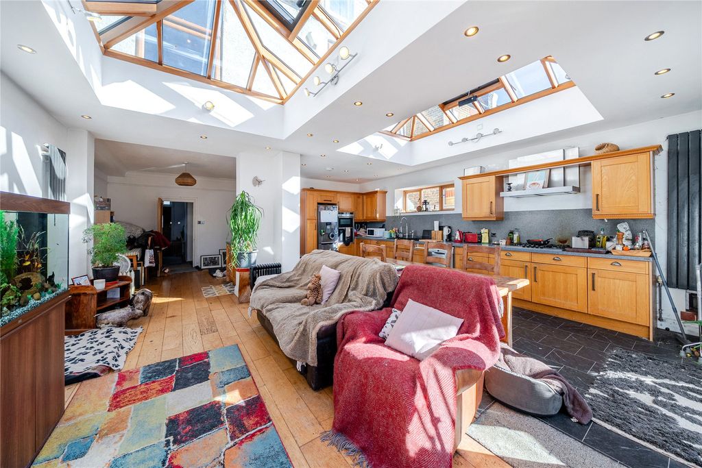 Property photo 3 of 20 Picture No. 06