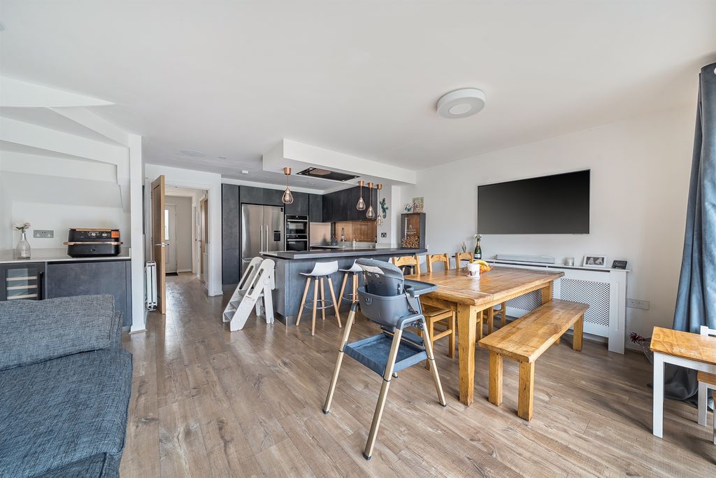 Property photo 3 of 21