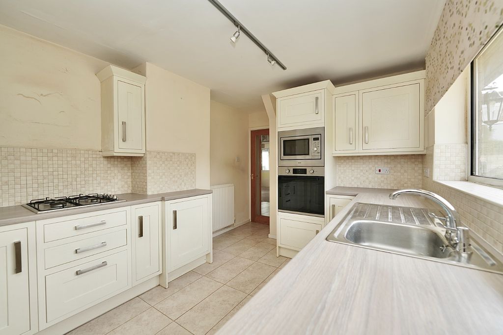 Property photo 2 of 18 4432543