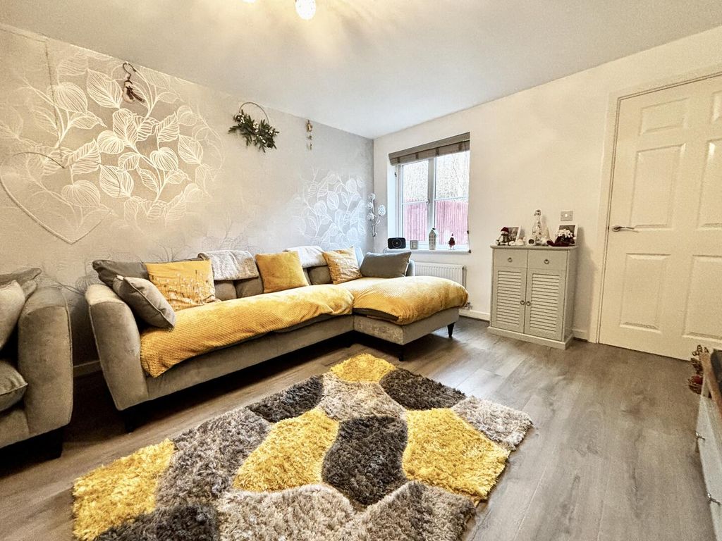 Property photo 3 of 19 Living Room