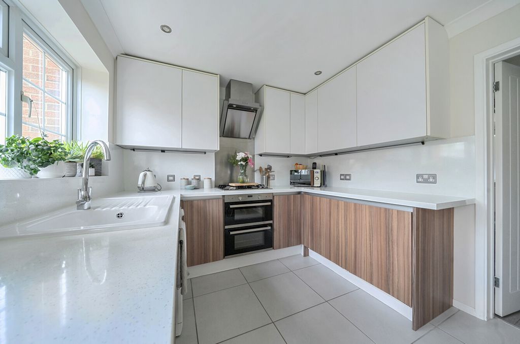 Property photo 3 of 12 14416851269De006d5B051