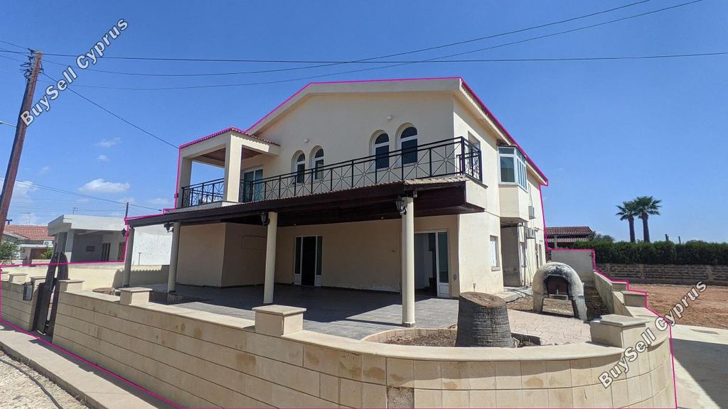 Property photo 2 of 52