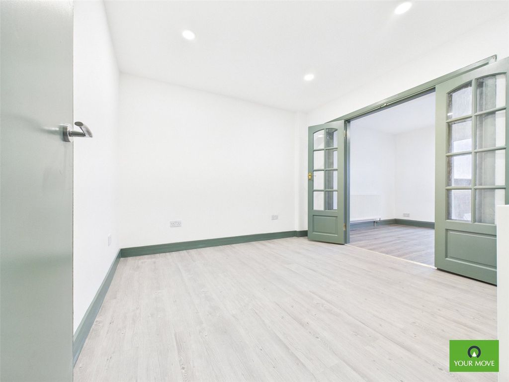 Property photo 3 of 13 Picture No. 18