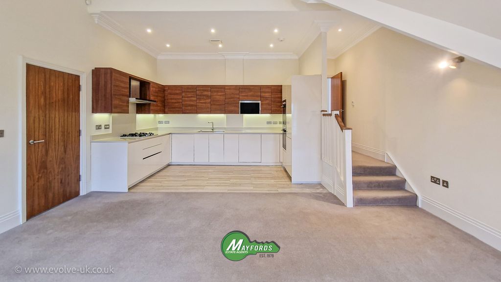 Property photo 1 of 16 3 Bedroom Flat For Rent