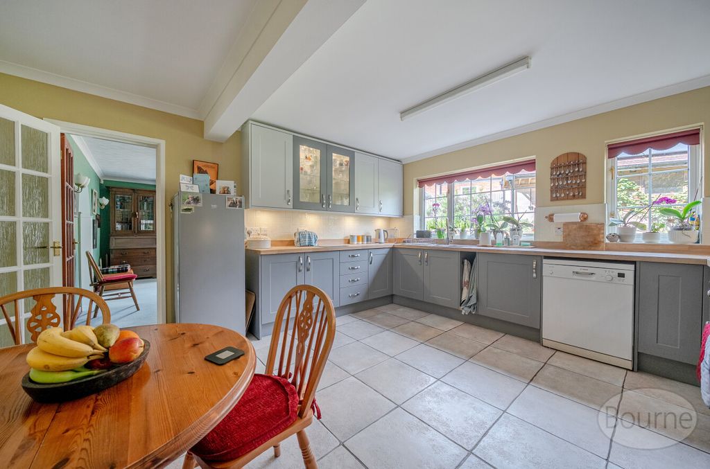 Property photo 3 of 16 0E35B2Ae-dc96-456...