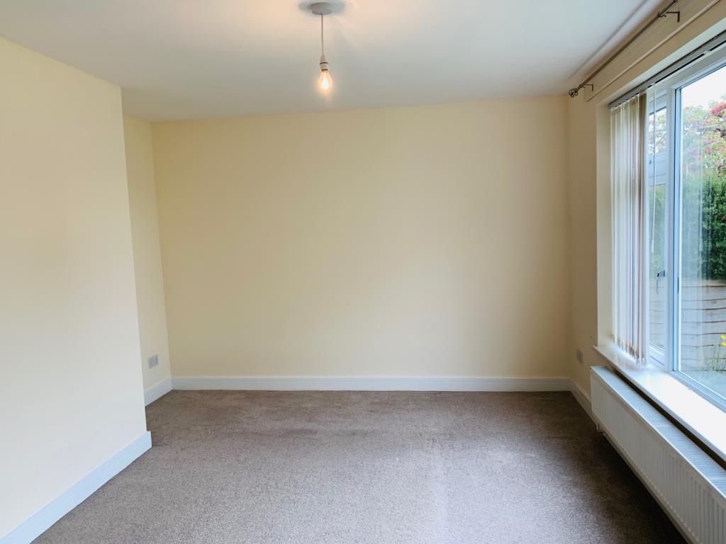 Property photo 3 of 10 Living Room