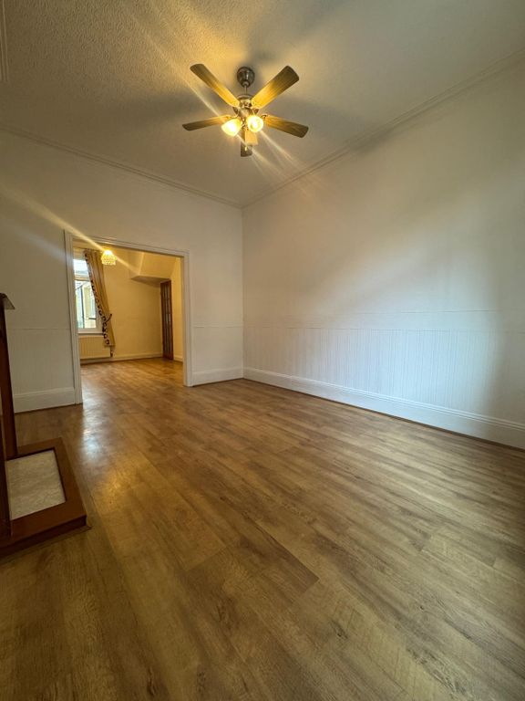 Property photo 2 of 9 Image