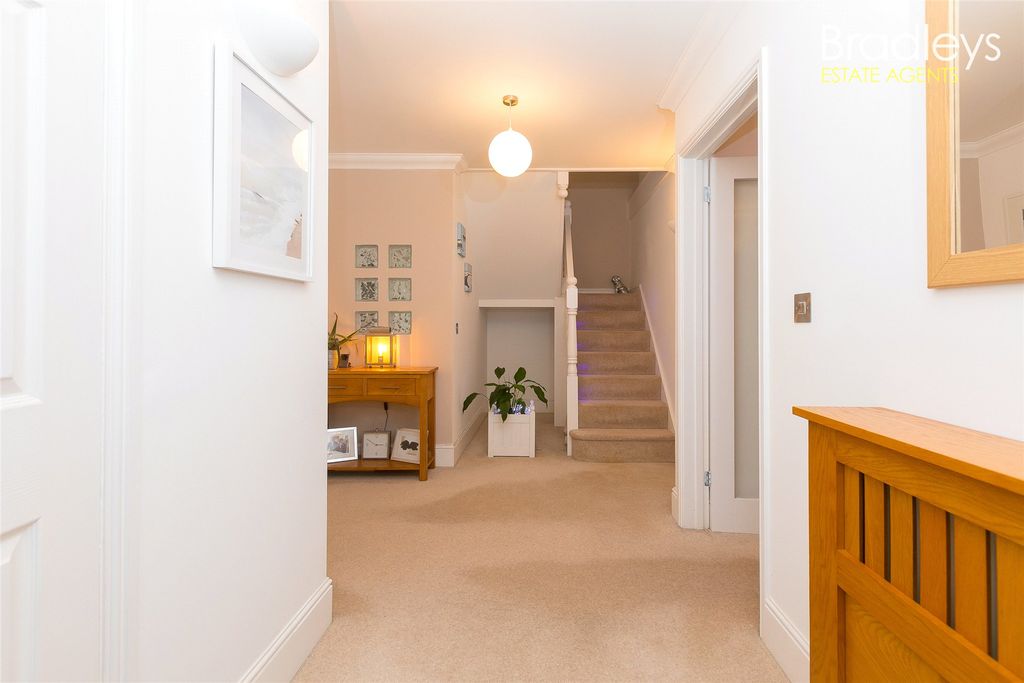 Property photo 2 of 25 Picture No. 14