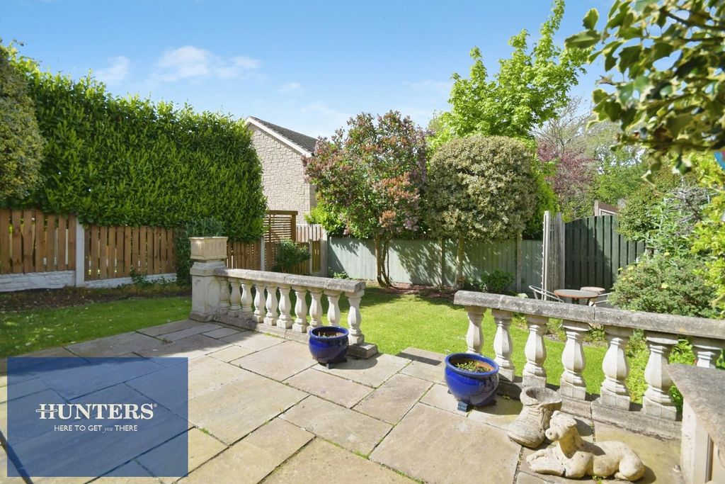 Property photo 2 of 16 Rear Garden 02.Jpg