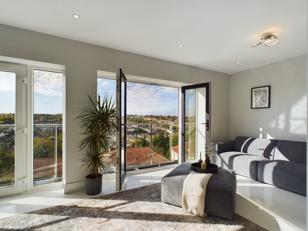 Property photo 3 of 14 4513212