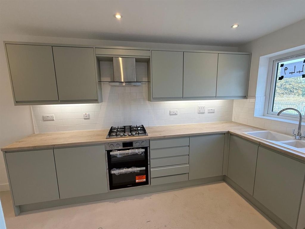 Property photo 2 of 13 Plot 449 Kitchen 1.Jpg