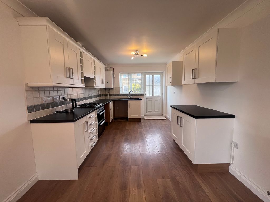 Property photo 2 of 12 Kitchen