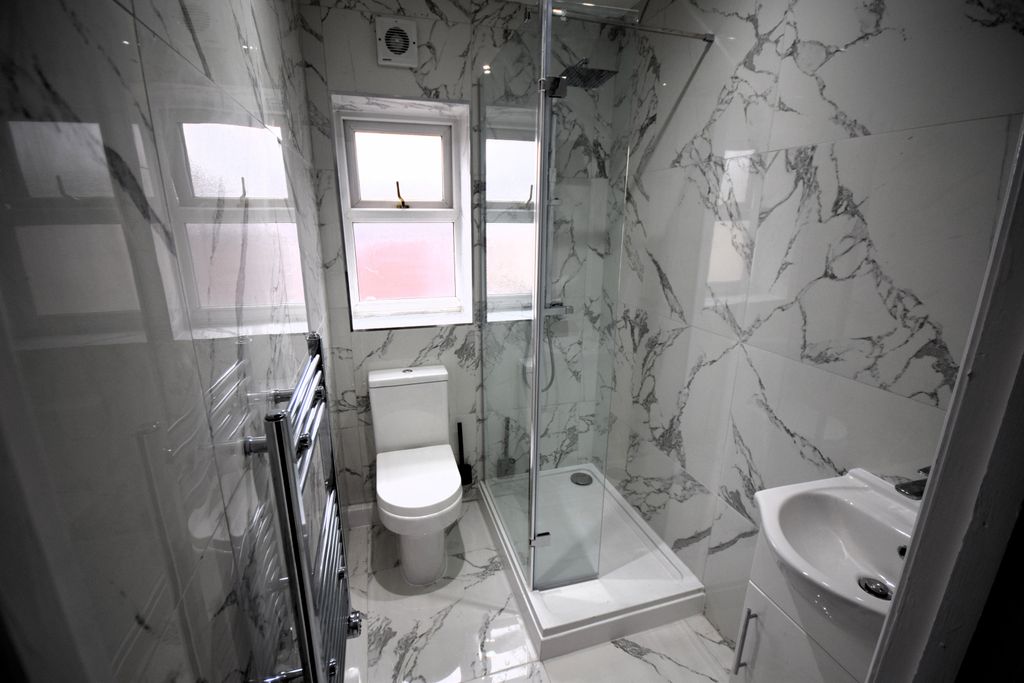 Property photo 3 of 7 En-Suite