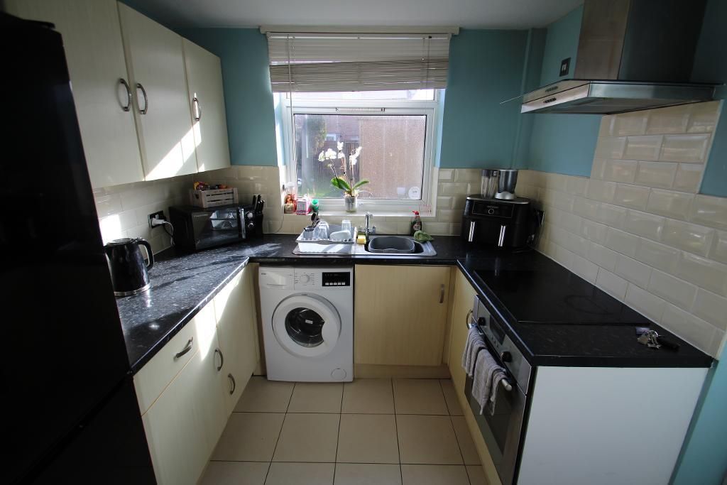 Property photo 3 of 7 Kitchen