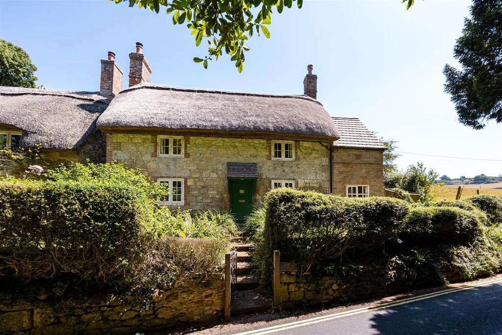 Property photo 1 of 10 Calbourne_Spence Willard-10.Jpg