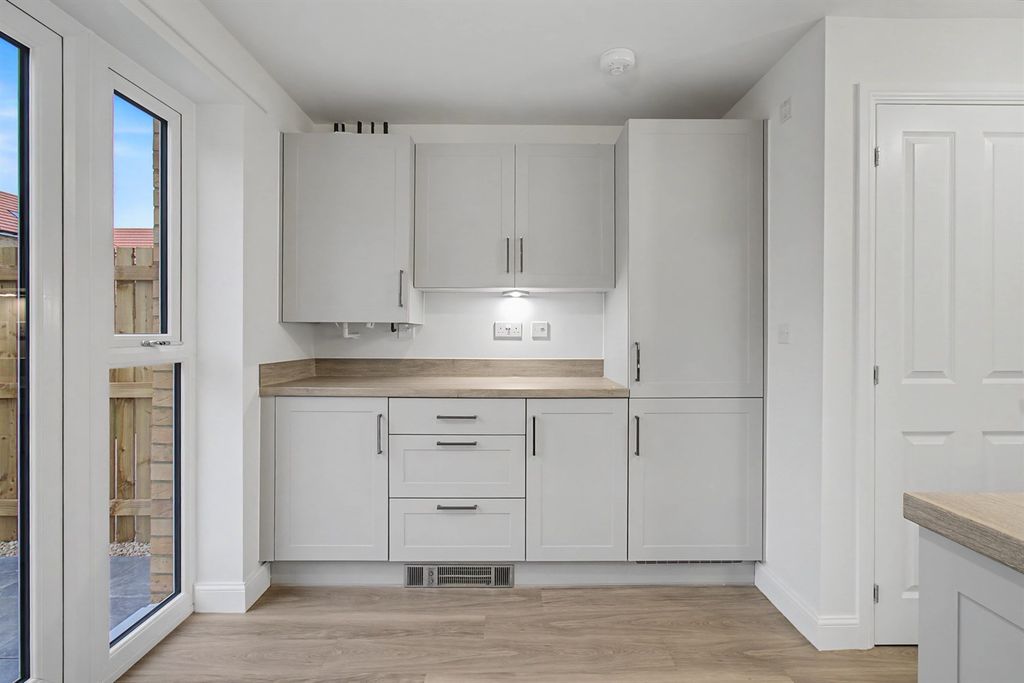 Property photo 2 of 6 Kitchen