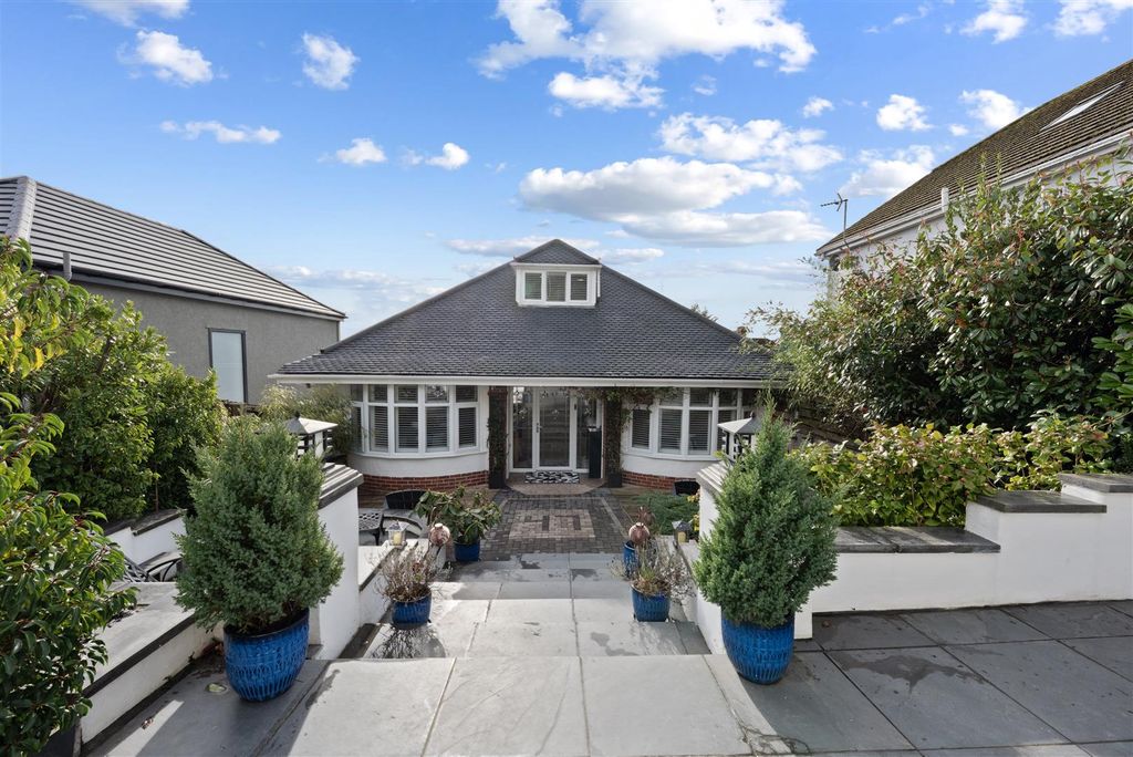 Property photo 1 of 40 External