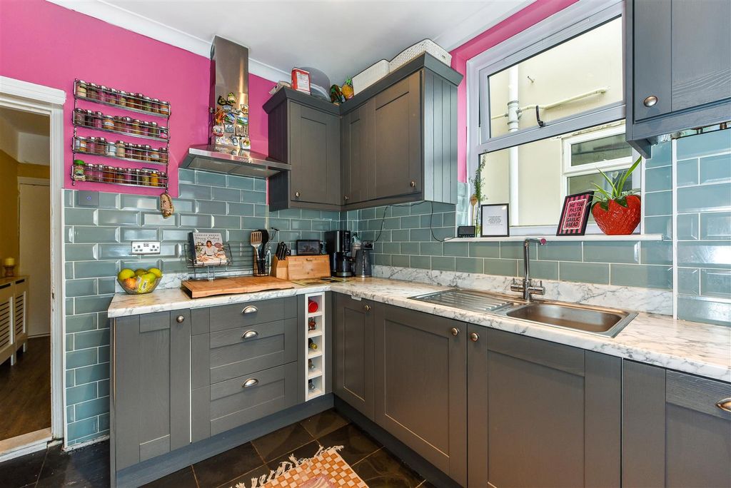 Property photo 3 of 22 Kitchen